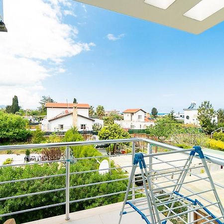 Luxury Two-Bedroom Apartment In Amazing Place Lukomorye C4 Karavas  Esterno foto