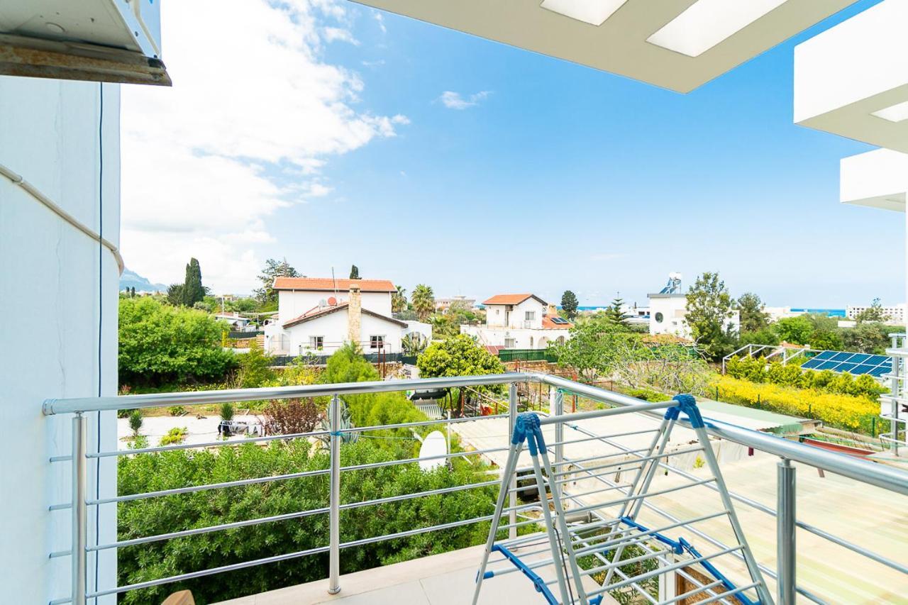 Luxury Two-Bedroom Apartment In Amazing Place Lukomorye C4 Karavas  Esterno foto