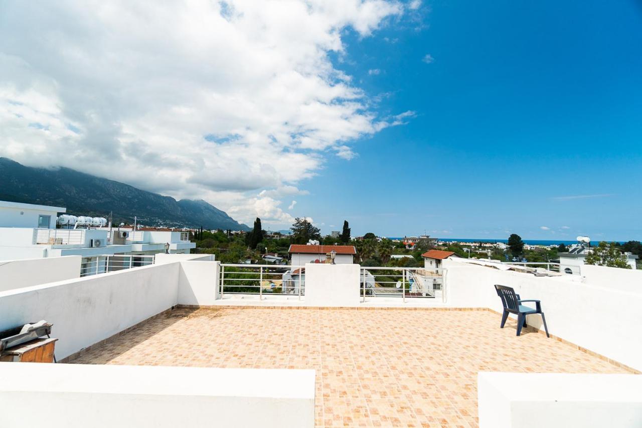 Luxury Two-Bedroom Apartment In Amazing Place Lukomorye C4 Karavas  Esterno foto